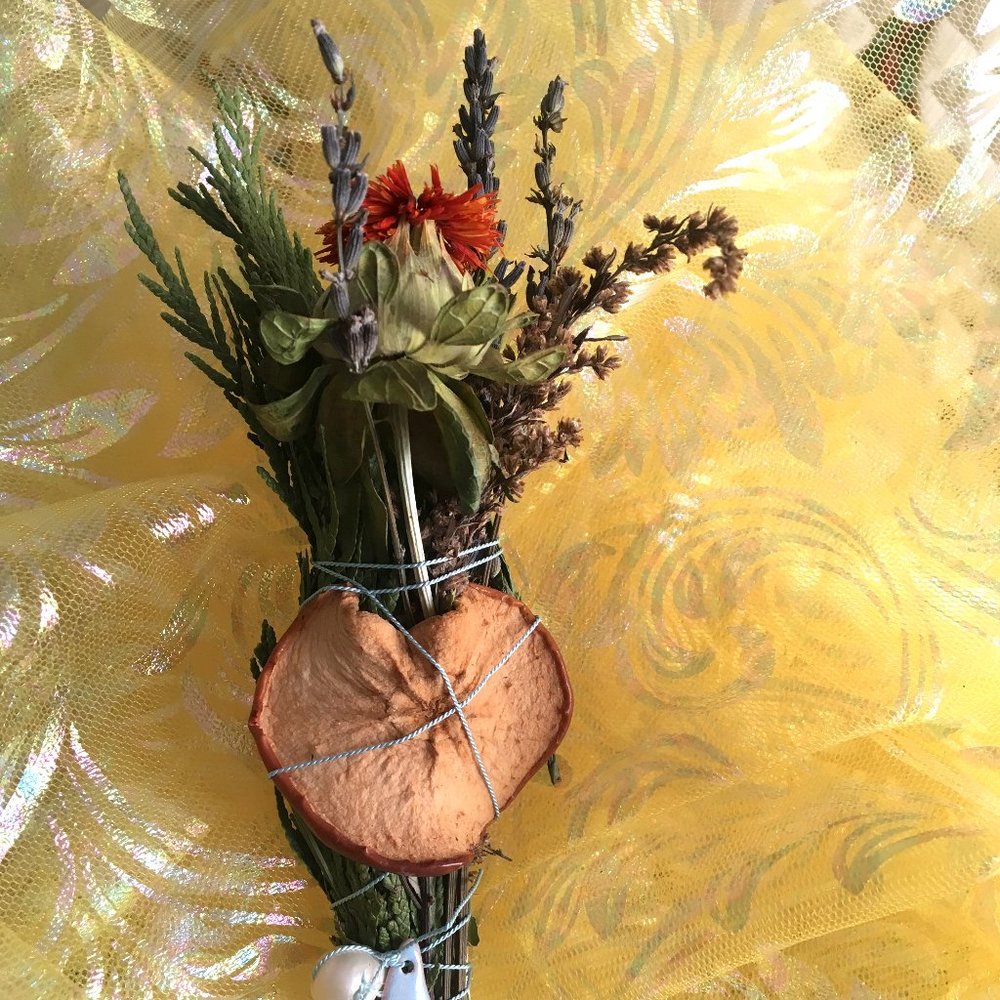 Apple Full Moon Wand- handmade botanical smudge wand/bouquet decor with lavender - Picture 5 of 5